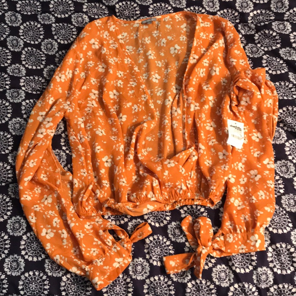 Yellow flower print crop top